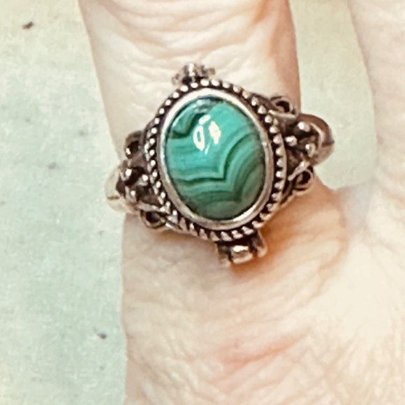 Silver Tone Malachite Poison Ring Oval Stone Vintage - Picture 2 of 14